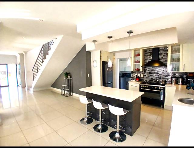 3 BEDROOM FREESTANDING FOR SALE IN BLUE VALLEY GOLF ESTATE